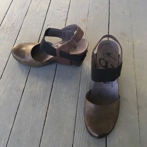 OTBT Closed Toed Wedges